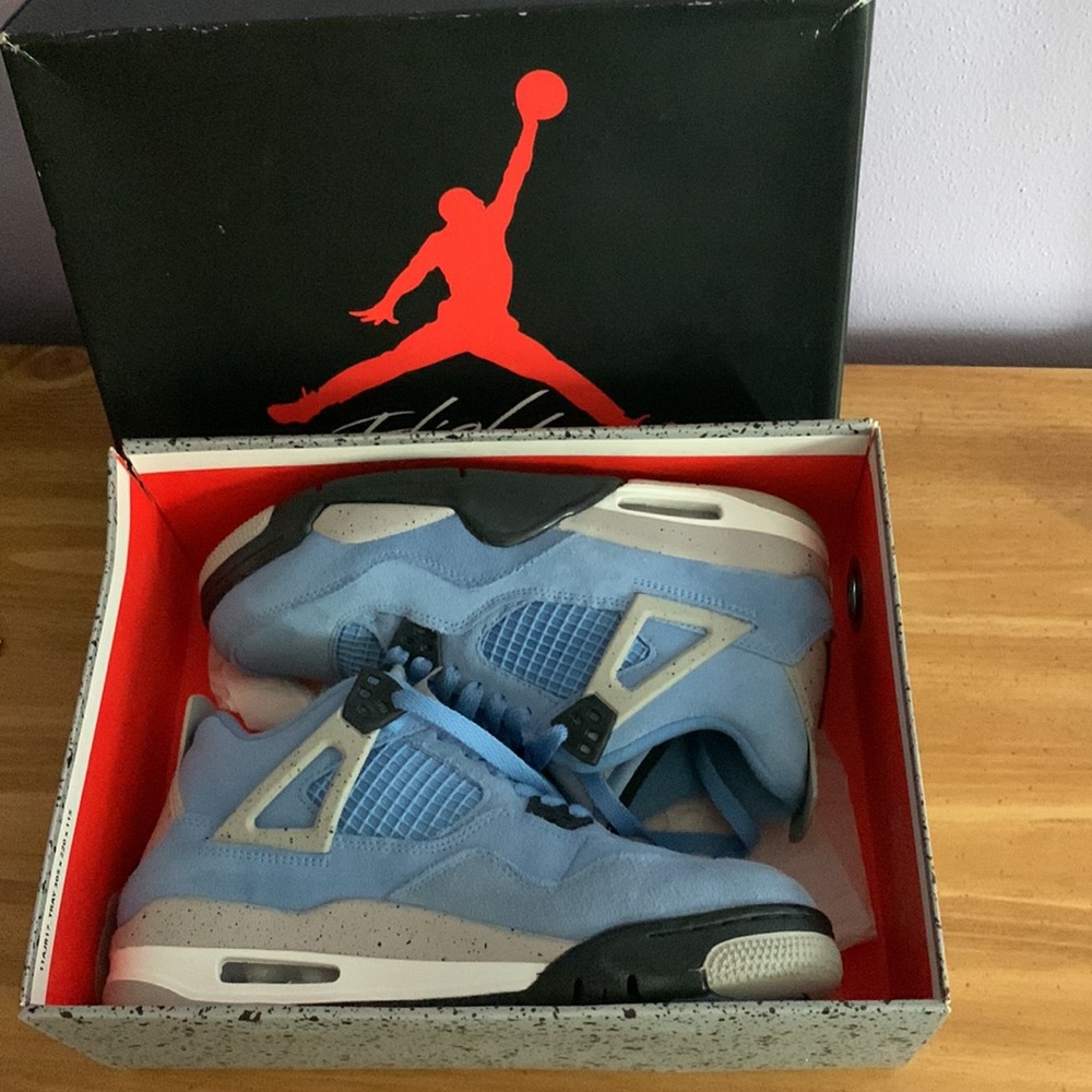 Jordan 4 Retro University Blue